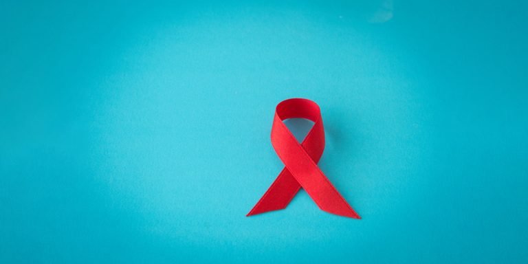 aids (SIDA) maladie sexuellement transmissible diagnostic prévention et dépistage au laboratoire d'analyses médicales El Wikaya à Chlef en Algérie